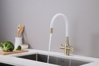 Смеситель для кухни Paulmark Salix Sa213419-BRw белый/бронза